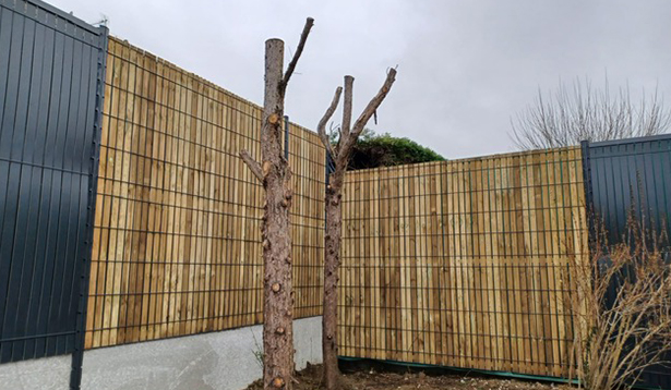 Clôtures adaptés au voisinage avec mix moderne (aluminium) / chaleureux (bois)